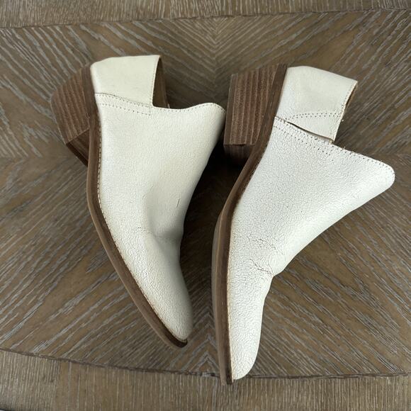 Lucky Brand Womens White Crackled Leather V-cut Ankle Booties Boots Size 7 Shoes - Picture 9 of 9